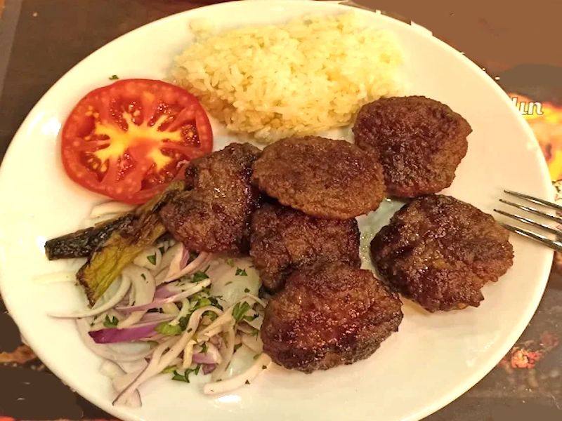 uzunköprü-köftesi-nasıl-servis-edilir